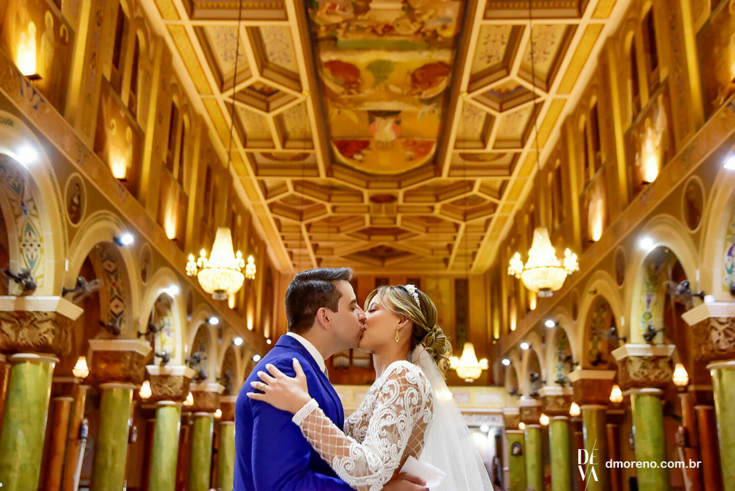 Um lindo casamento na Igreja Basilica com recepção no Felix Petrolli Um lindo casamento na Igreja Basilica com recepção no Felix Petrolli