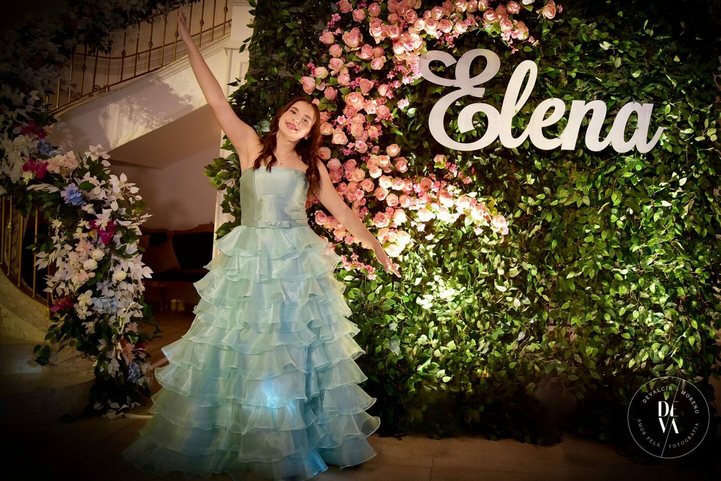 Festa de Debutante sensacional para linda Elena Scarpetti no Almeida Pires Buffet