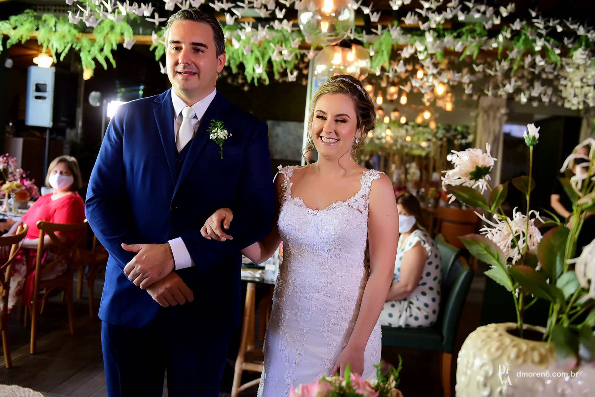 Foto Mini Wedding no Lírios Bistrô para os noivos Natália e Junior Foto Mini Wedding no Lírios Bistrô para os noivos Natália e Junior - Imagem 18
