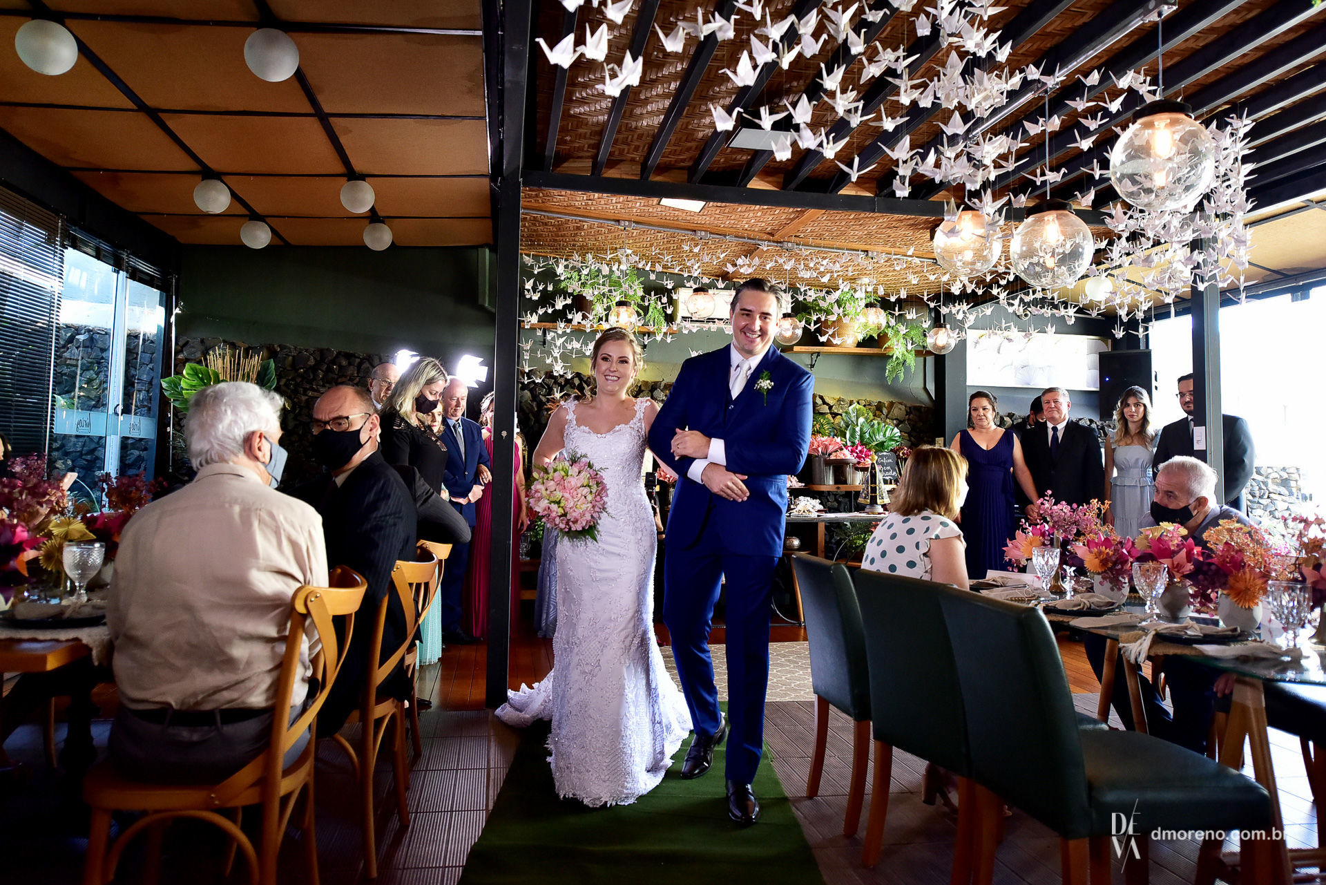 Foto Mini Wedding no Lírios Bistrô para os noivos Natália e Junior Foto Mini Wedding no Lírios Bistrô para os noivos Natália e Junior - Imagem 21
