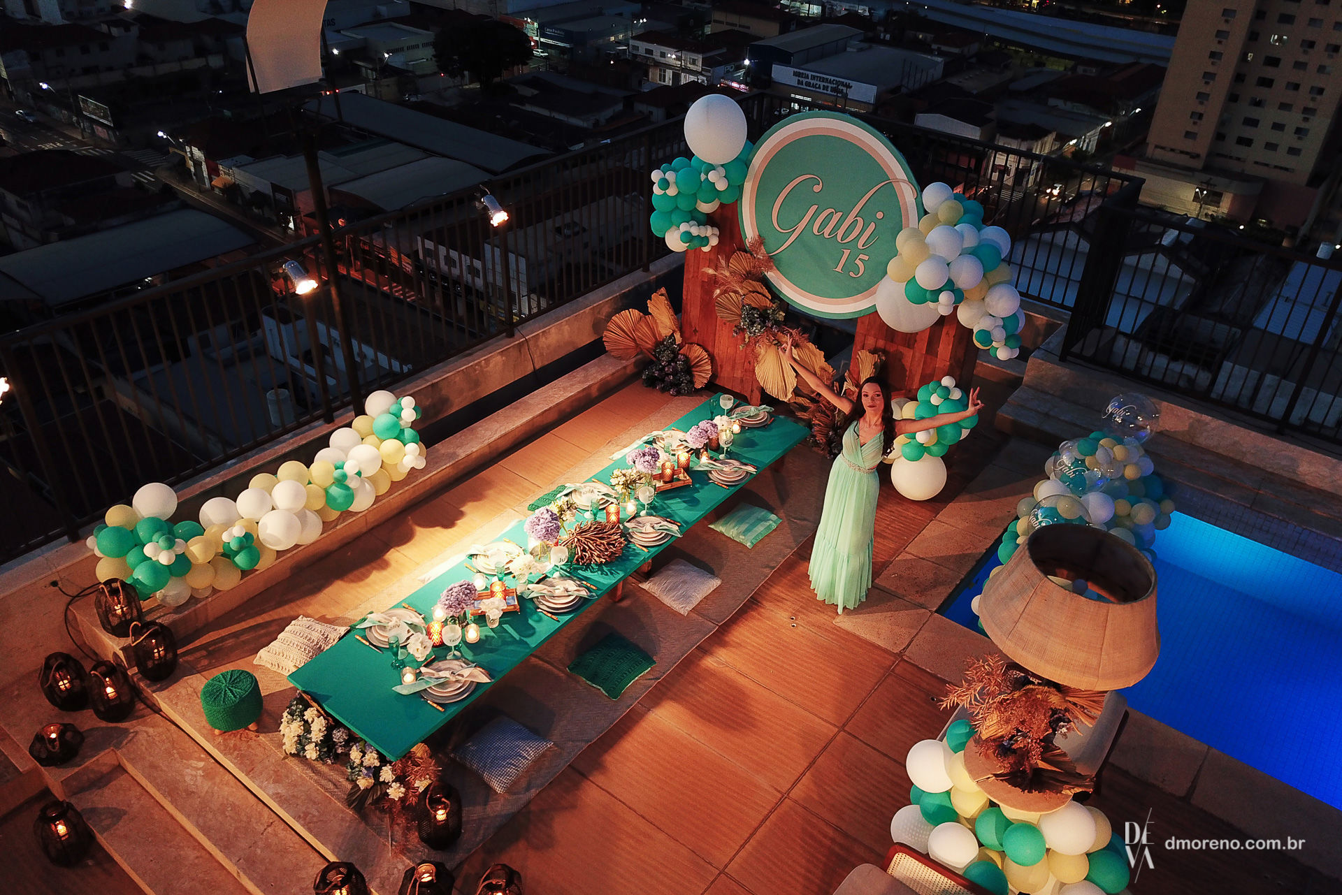 Foto Uma festa de Debutante nas alturas com direito a por-do-sol incrível Foto Uma festa de Debutante nas alturas com direito a por-do-sol incrível - Imagem 13