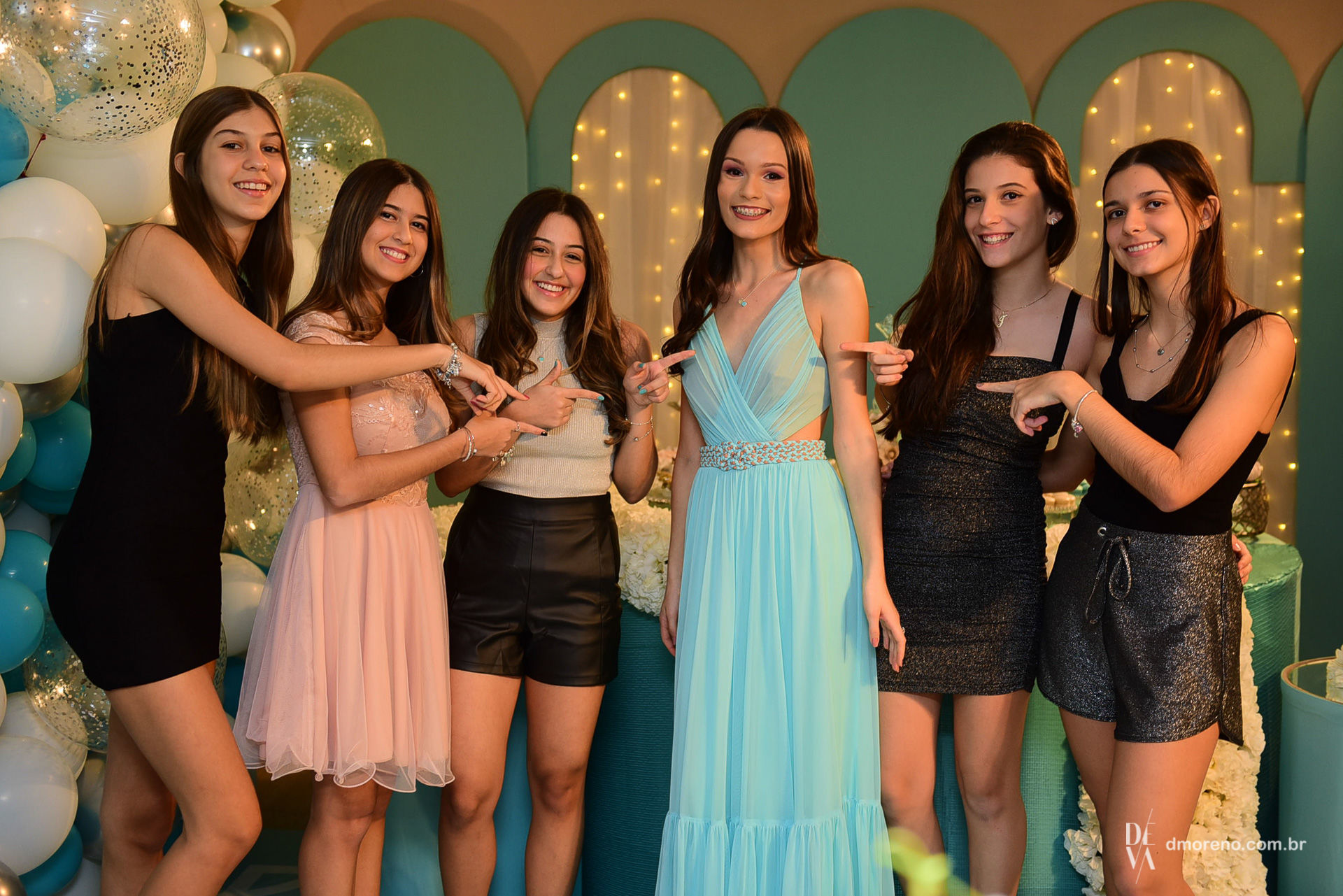 Foto Uma festa de Debutante nas alturas com direito a por-do-sol incrível Foto Uma festa de Debutante nas alturas com direito a por-do-sol incrível - Imagem 26