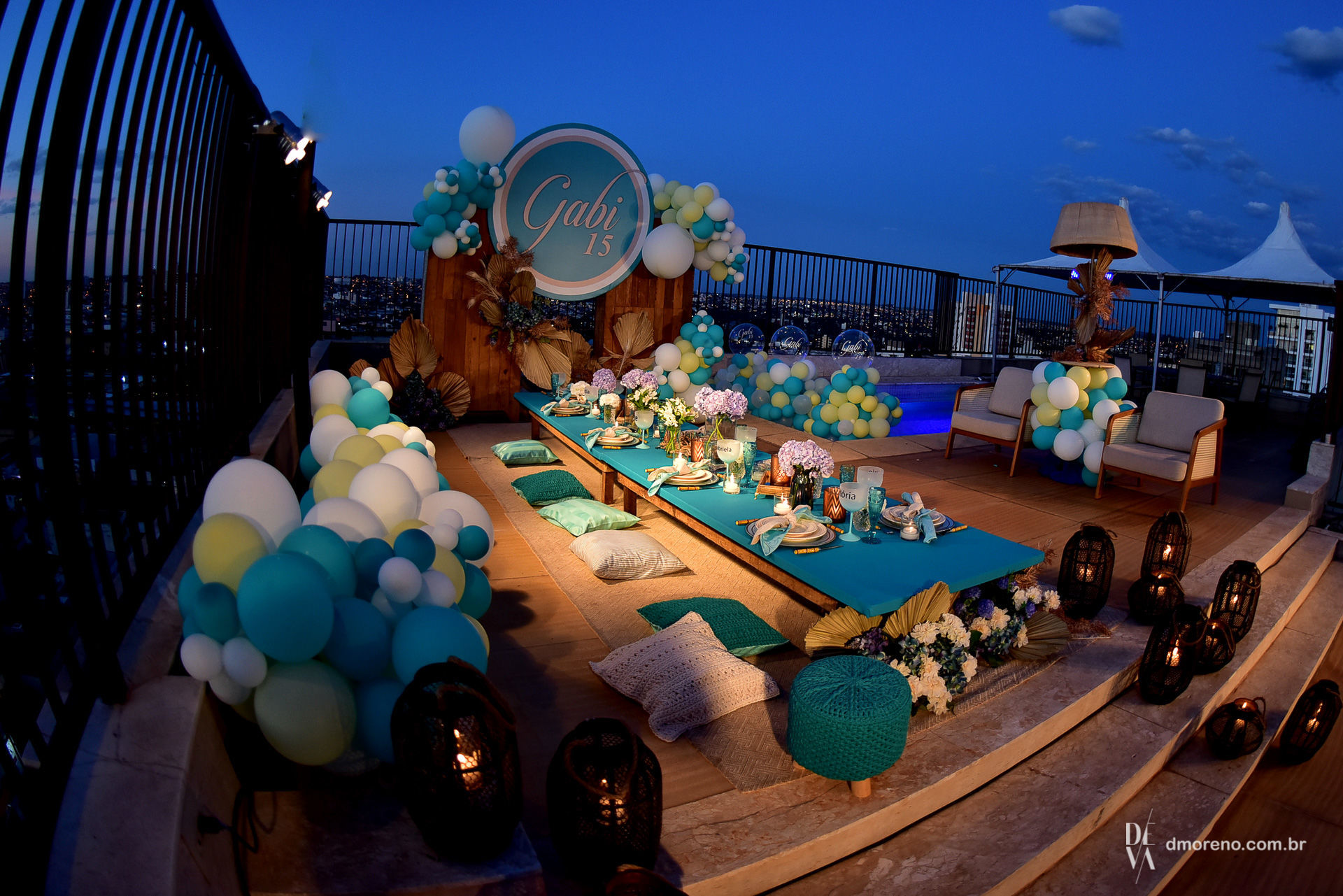 Foto Uma festa de Debutante nas alturas com direito a por-do-sol incrível Foto Uma festa de Debutante nas alturas com direito a por-do-sol incrível - Imagem 4