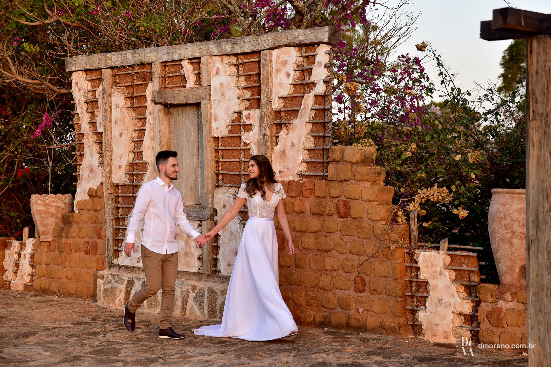 Foto Larissa + Caio - Um pré-wedding apaixonante na capela Foto Larissa + Caio - Um pré-wedding apaixonante na capela - Imagem 14