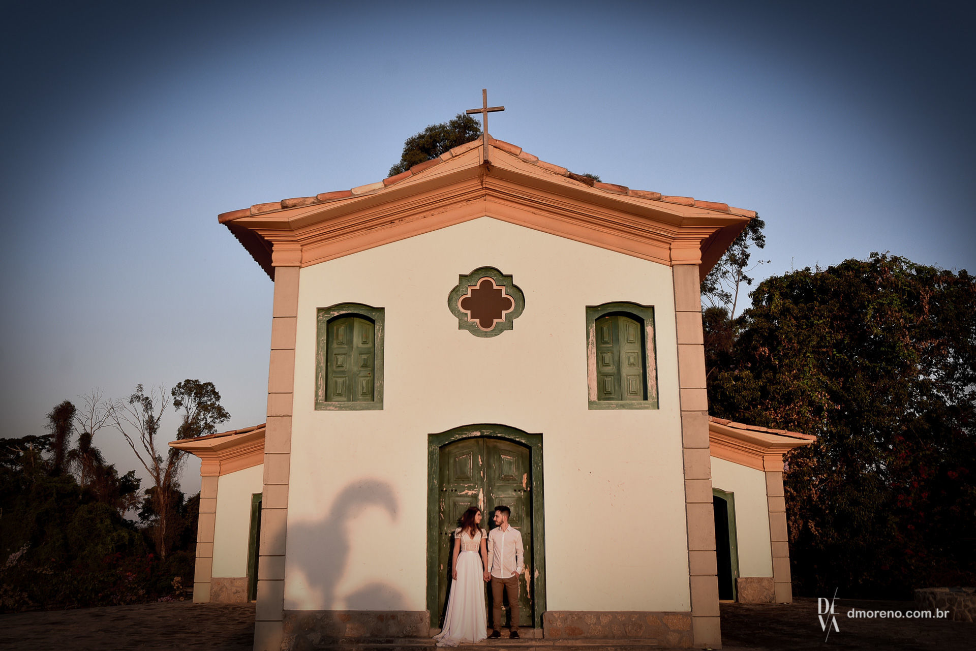 Foto Larissa + Caio - Um pré-wedding apaixonante na capela Foto Larissa + Caio - Um pré-wedding apaixonante na capela - Imagem 11