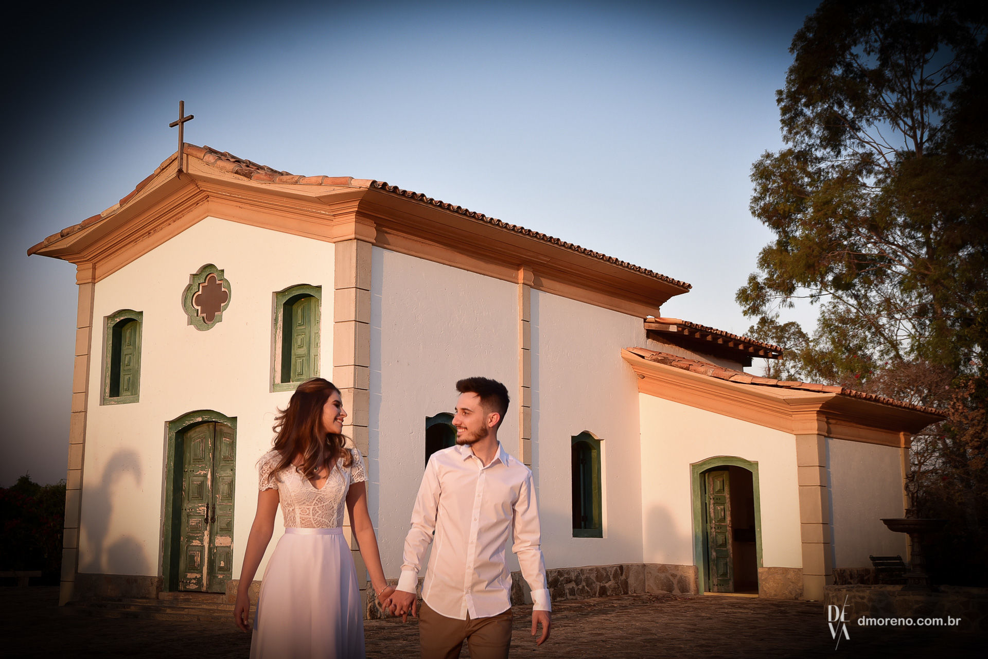 Foto Larissa + Caio - Um pré-wedding apaixonante na capela Foto Larissa + Caio - Um pré-wedding apaixonante na capela - Imagem 1