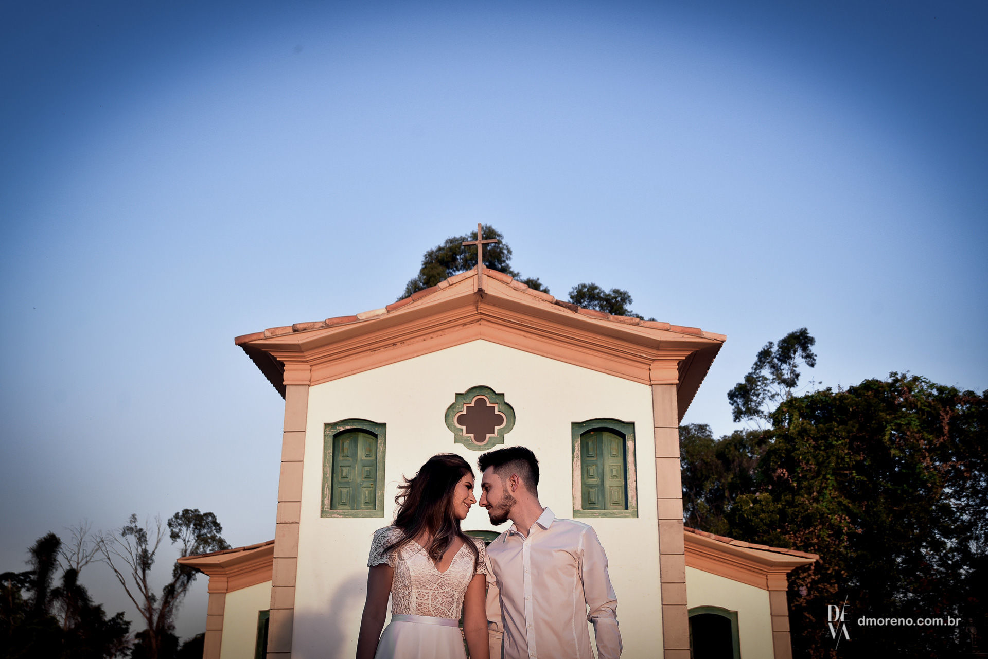 Foto Larissa + Caio - Um pré-wedding apaixonante na capela Foto Larissa + Caio - Um pré-wedding apaixonante na capela - Imagem 28