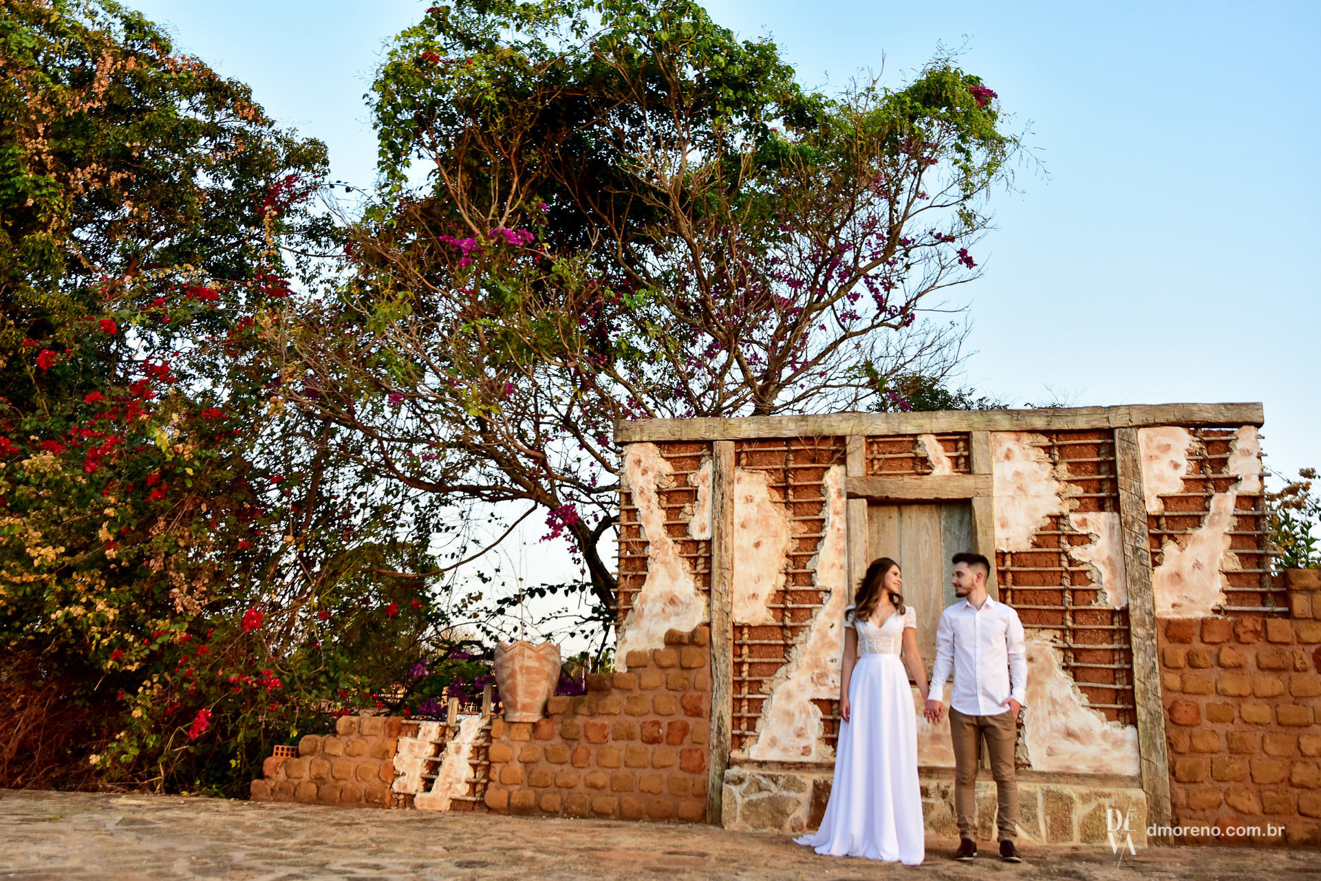 Foto Larissa + Caio - Um pré-wedding apaixonante na capela Foto Larissa + Caio - Um pré-wedding apaixonante na capela - Imagem 31