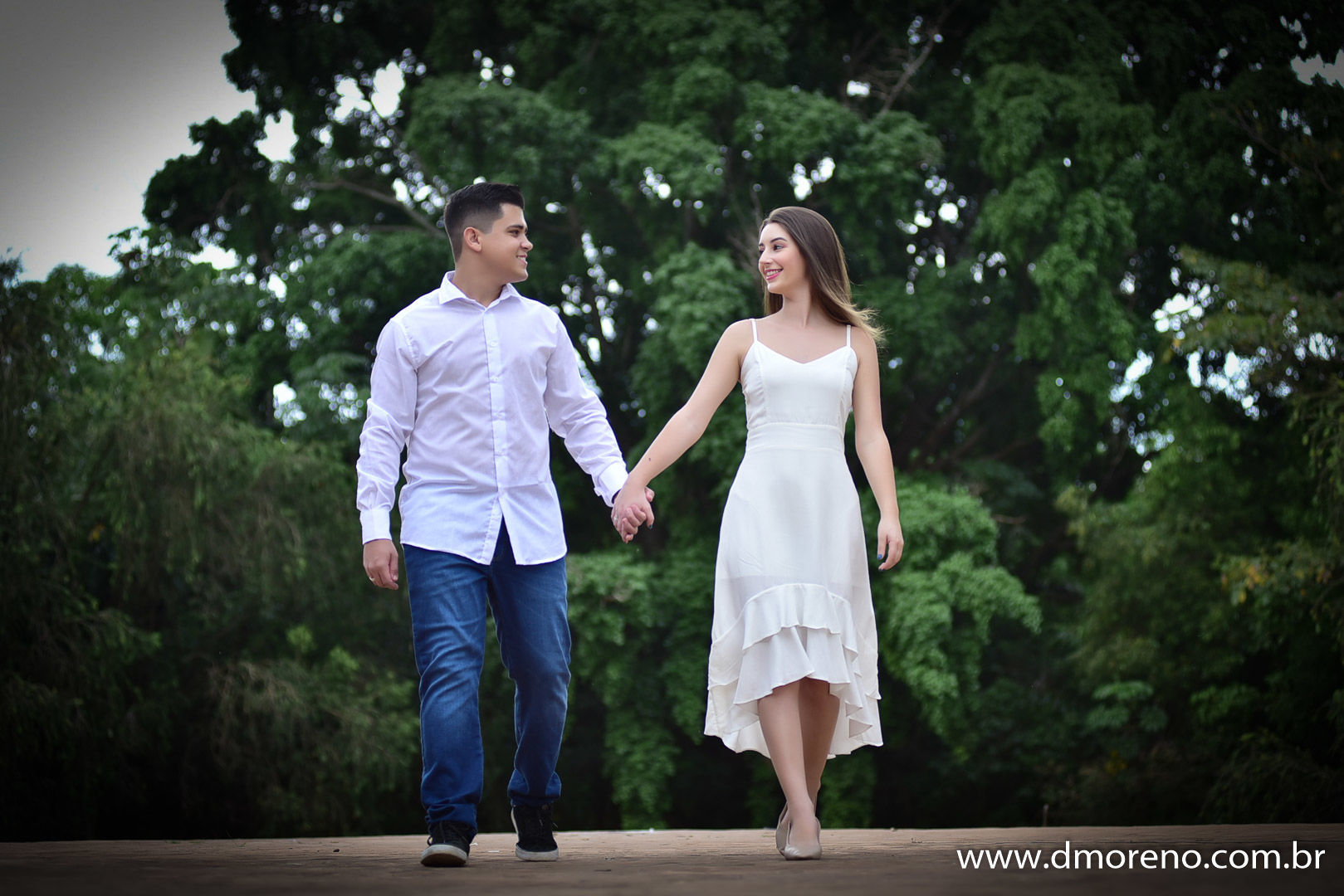 Foto Um ensaio de casal lindo no Antiquário de Bálsamo para Sara e Daniel Foto Um ensaio de casal lindo no Antiquário de Bálsamo para Sara e Daniel - Imagem 6