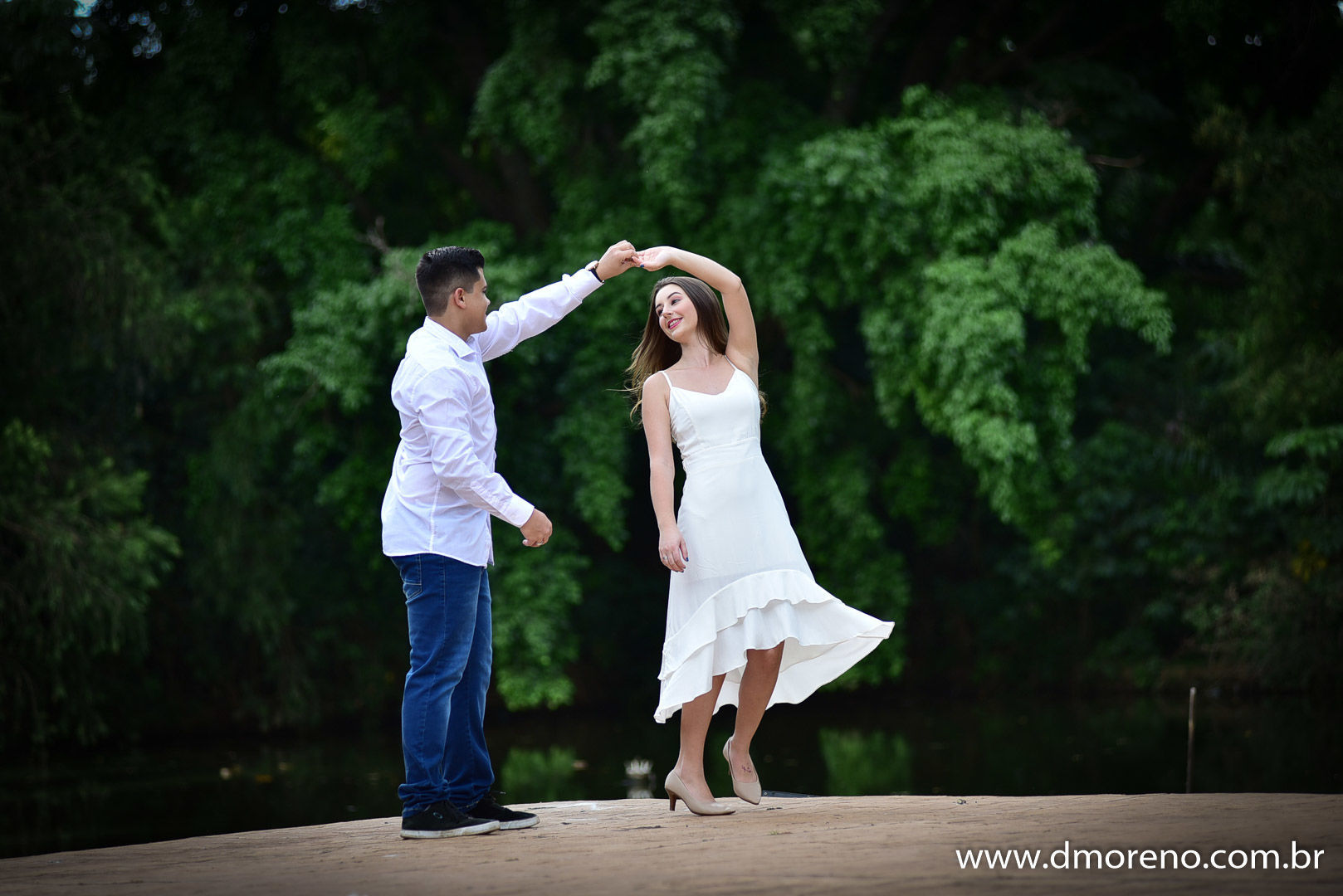Foto Um ensaio de casal lindo no Antiquário de Bálsamo para Sara e Daniel Foto Um ensaio de casal lindo no Antiquário de Bálsamo para Sara e Daniel - Imagem 26