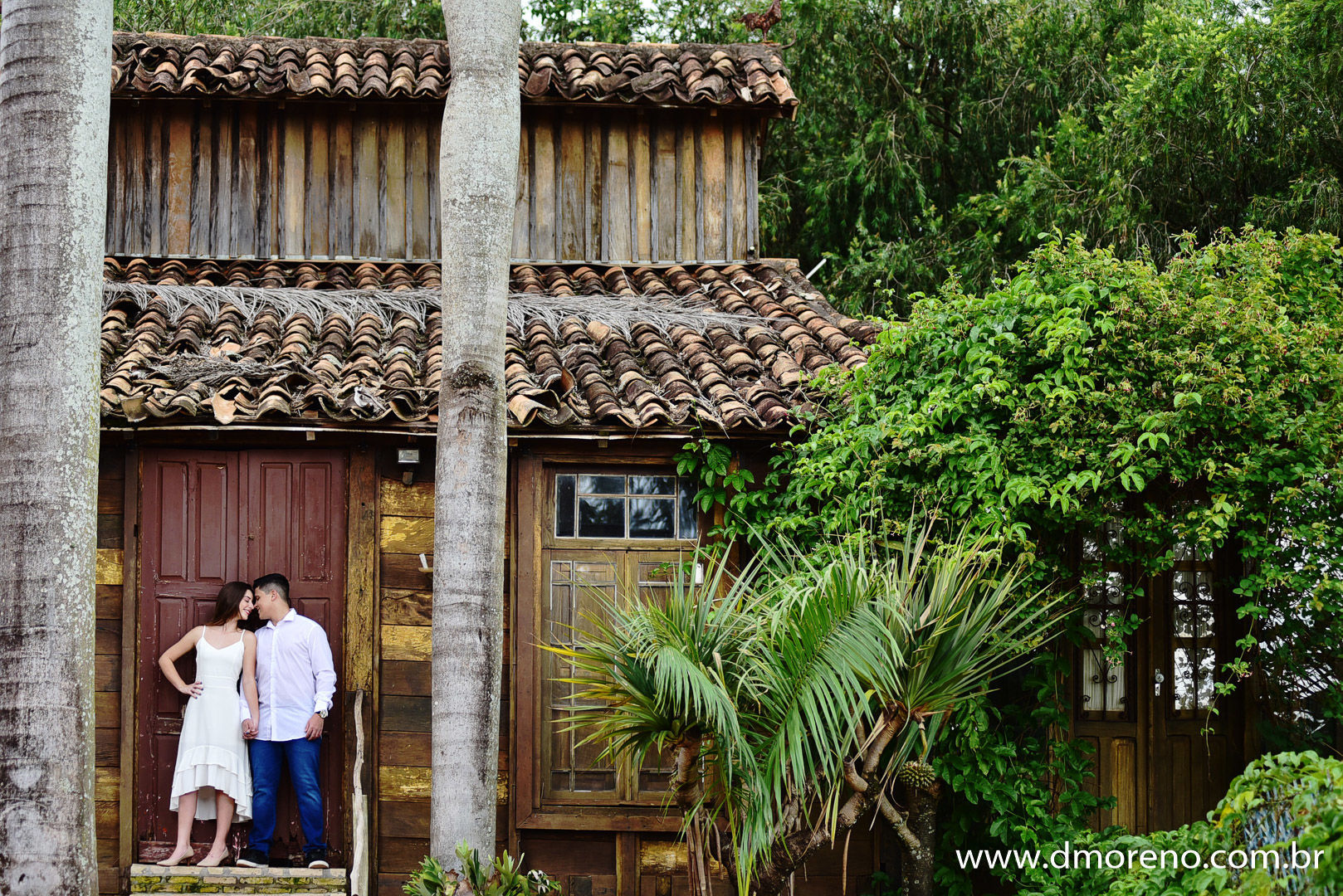 Foto Um ensaio de casal lindo no Antiquário de Bálsamo para Sara e Daniel Foto Um ensaio de casal lindo no Antiquário de Bálsamo para Sara e Daniel - Imagem 8