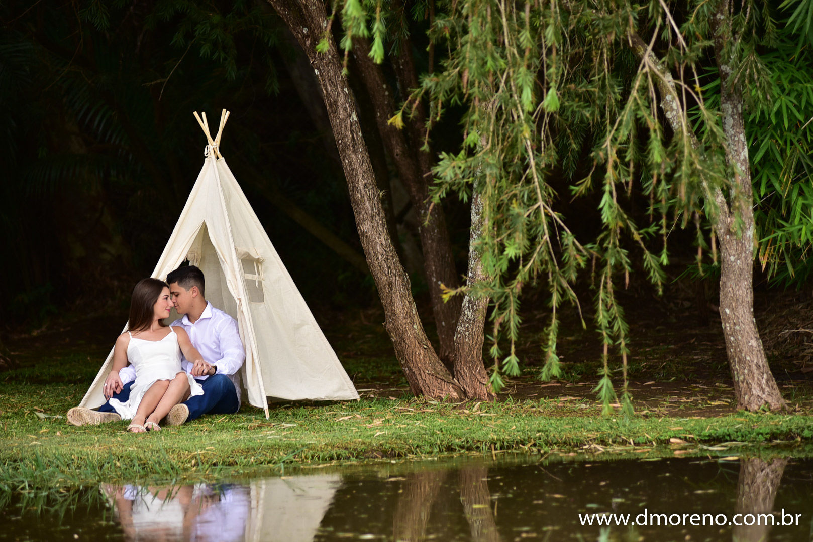 Foto Um ensaio de casal lindo no Antiquário de Bálsamo para Sara e Daniel Foto Um ensaio de casal lindo no Antiquário de Bálsamo para Sara e Daniel - Imagem 0