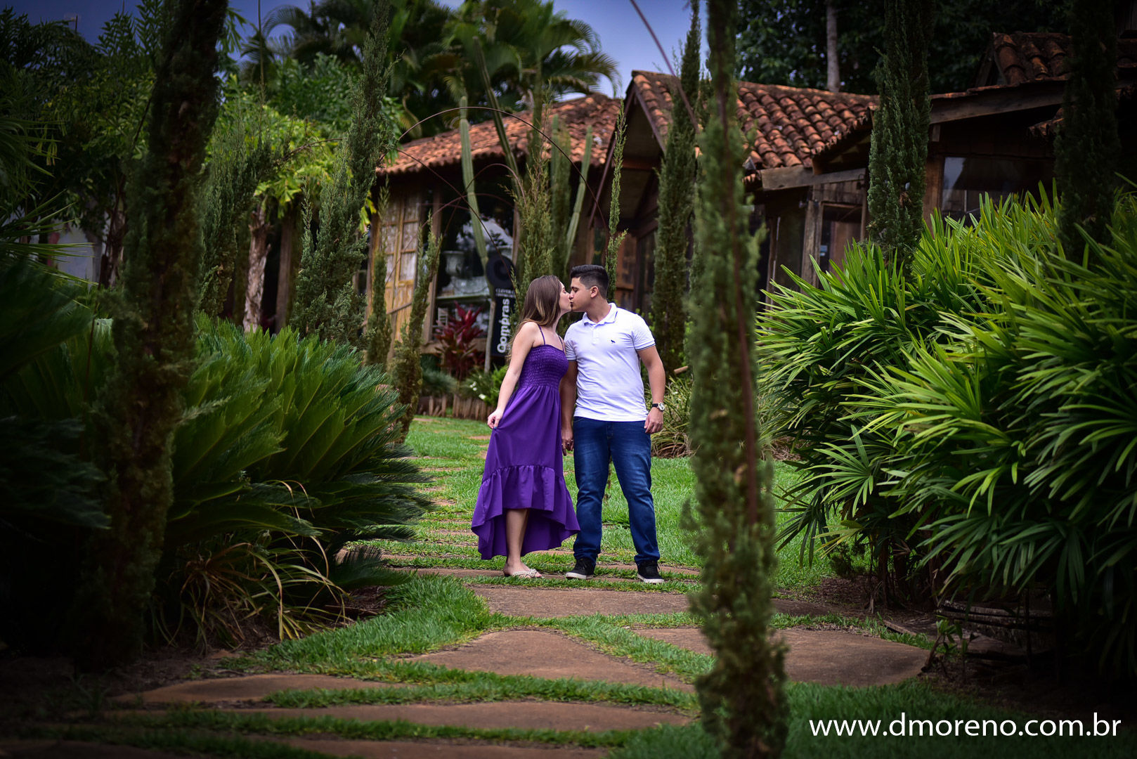 Foto Um ensaio de casal lindo no Antiquário de Bálsamo para Sara e Daniel Foto Um ensaio de casal lindo no Antiquário de Bálsamo para Sara e Daniel - Imagem 22