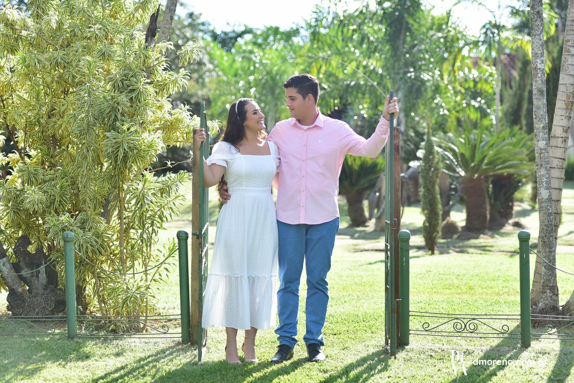 Foto Karen e Lucas - Um lindo ensaio de pré-wedding no Antiquário Clever Casado Foto Karen e Lucas - Um lindo ensaio de pré-wedding no Antiquário Clever Casado - Imagem 3