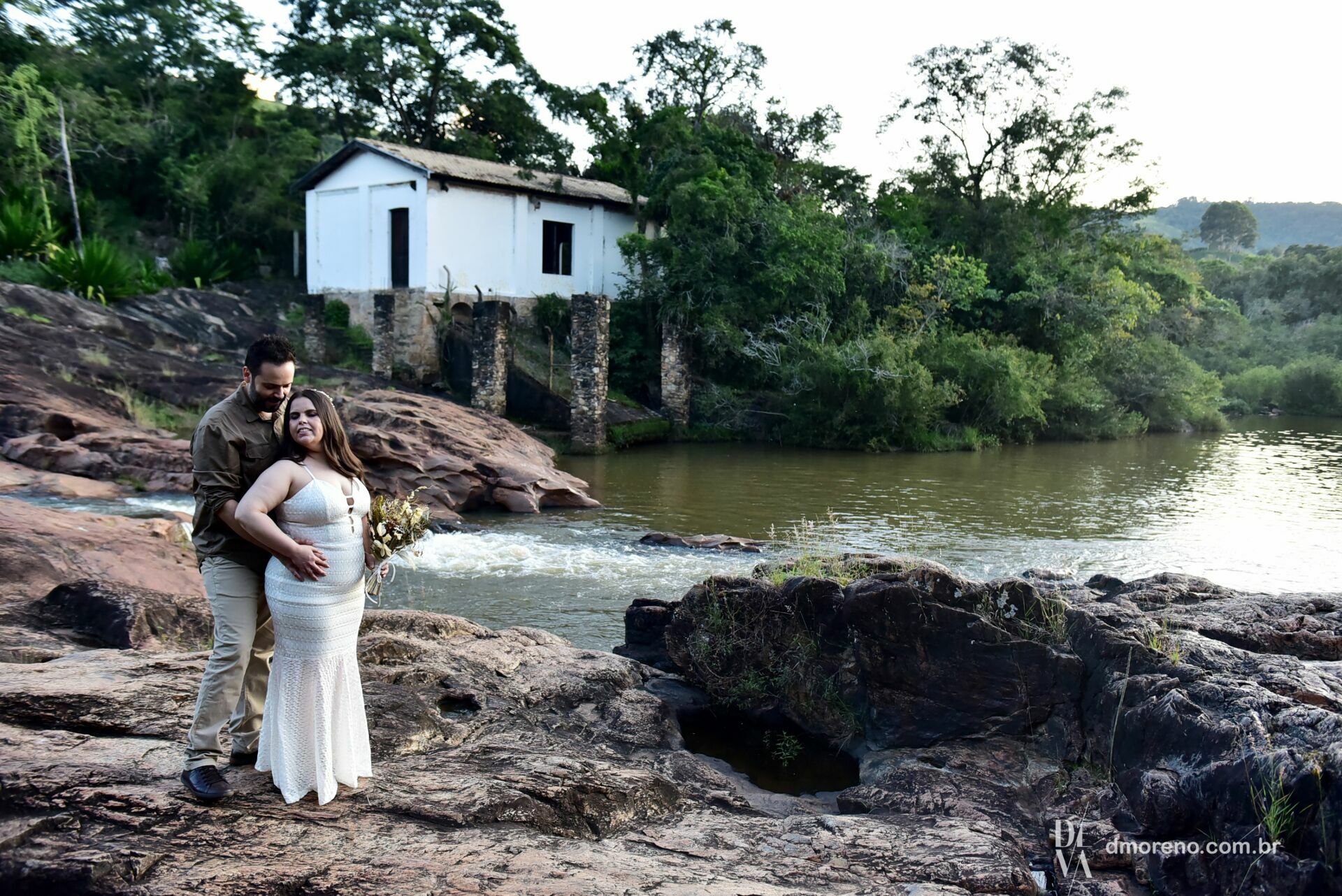 Foto Um ensaio de pre-casamento lindo em Caconde para Pricila e Alfonso Foto Um ensaio de pre-casamento lindo em Caconde para Pricila e Alfonso - Imagem 0