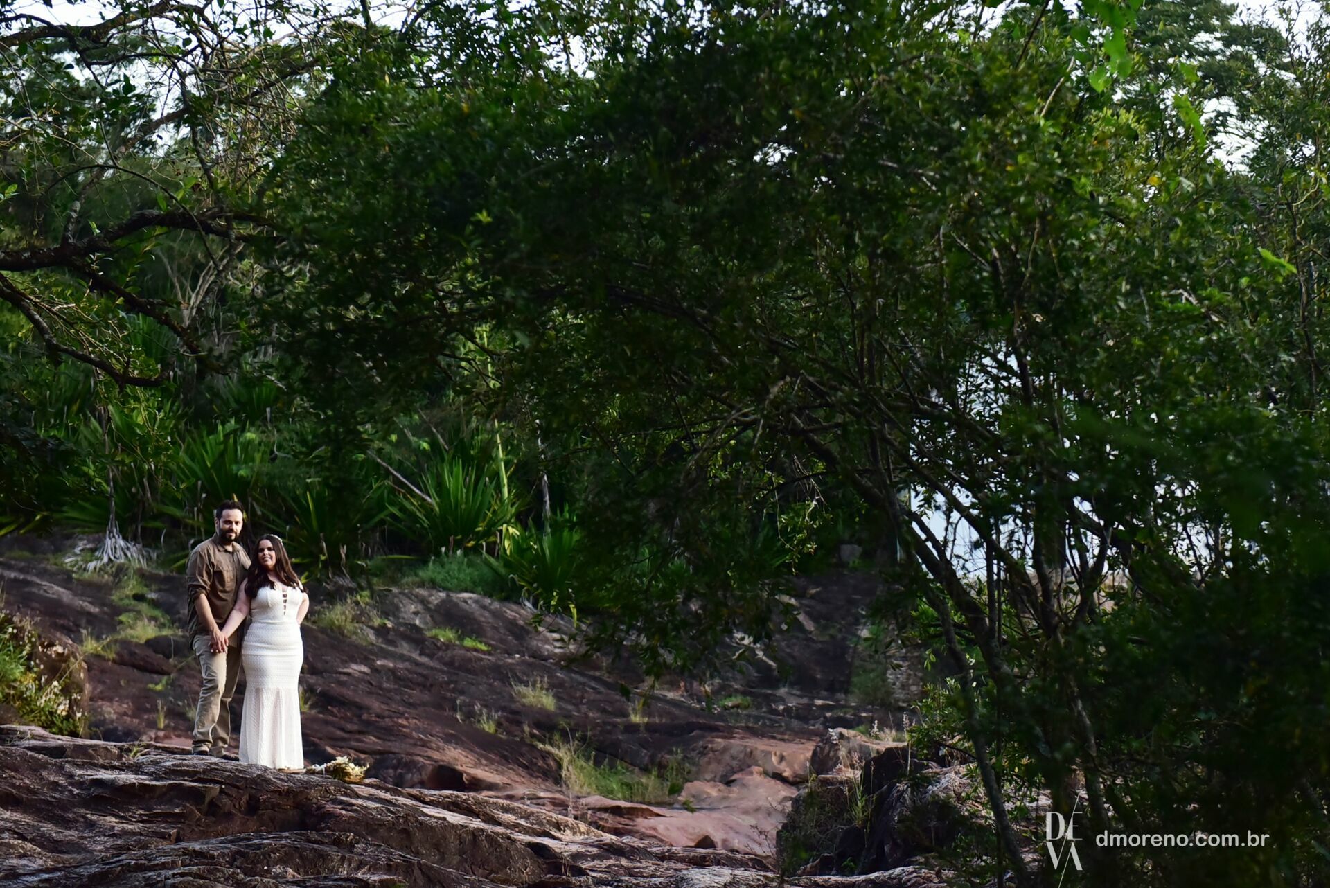 Foto Um ensaio de pre-casamento lindo em Caconde para Pricila e Alfonso Foto Um ensaio de pre-casamento lindo em Caconde para Pricila e Alfonso - Imagem 15