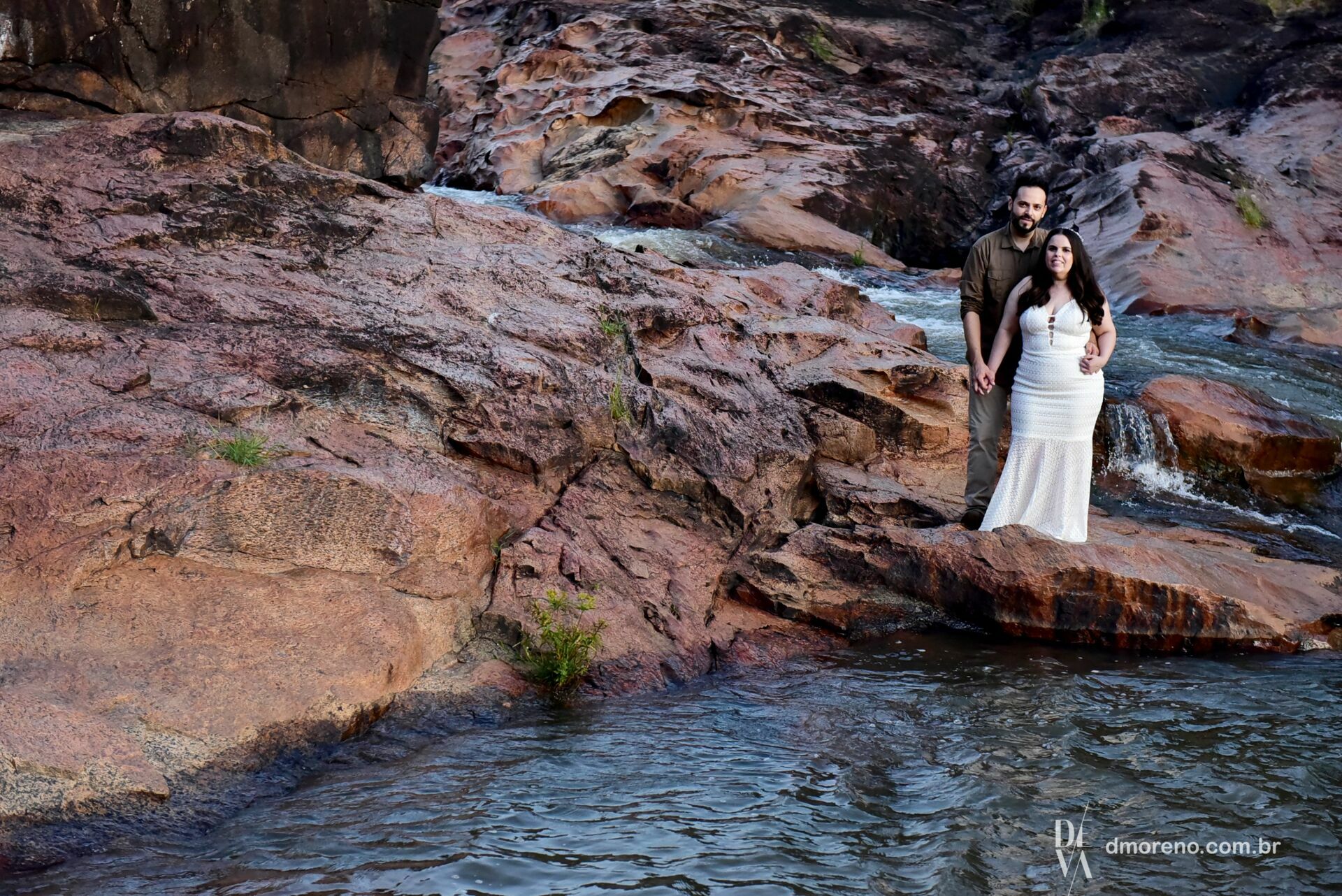 Foto Um ensaio de pre-casamento lindo em Caconde para Pricila e Alfonso Foto Um ensaio de pre-casamento lindo em Caconde para Pricila e Alfonso - Imagem 20