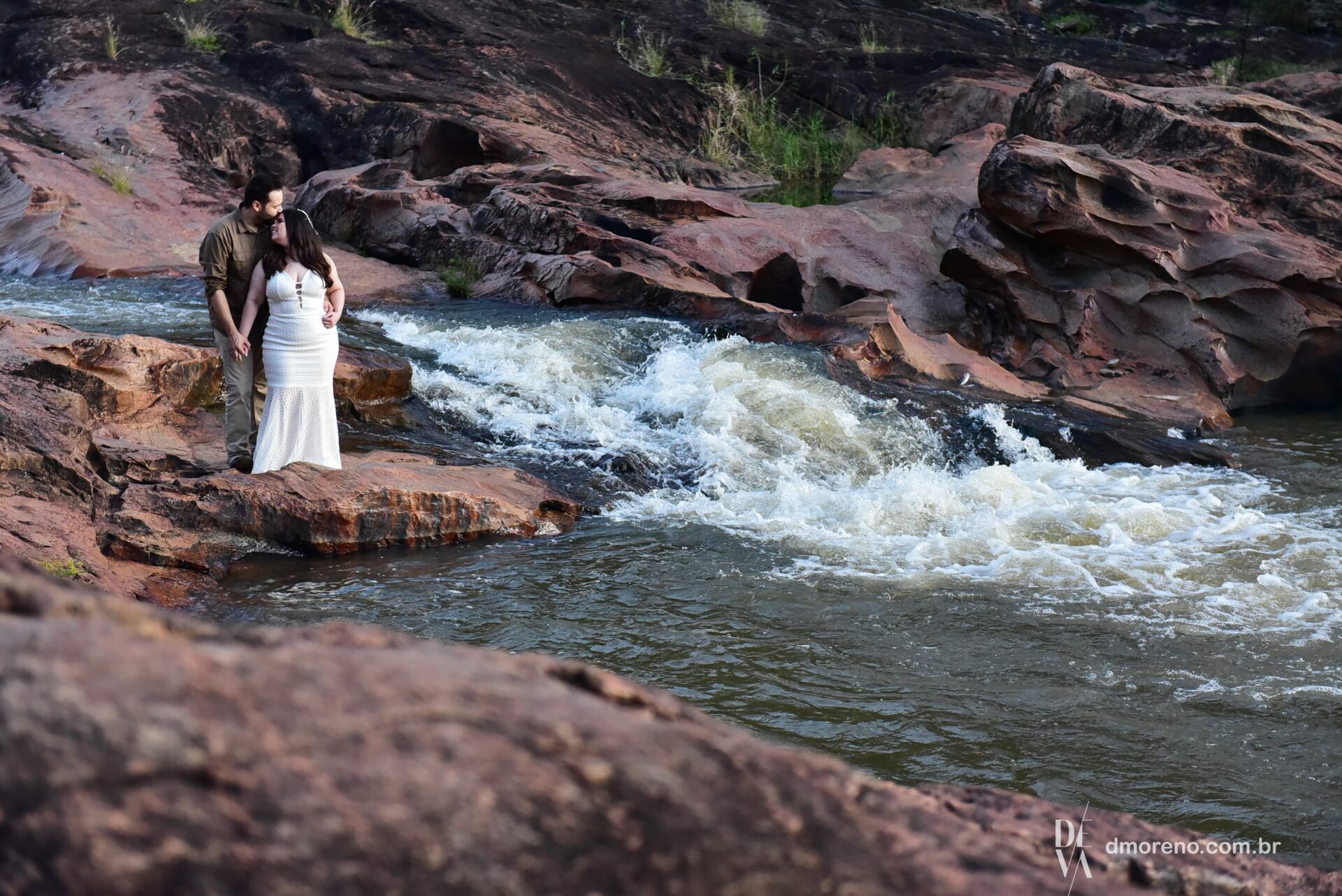 Foto Um ensaio de pre-casamento lindo em Caconde para Pricila e Alfonso Foto Um ensaio de pre-casamento lindo em Caconde para Pricila e Alfonso - Imagem 13