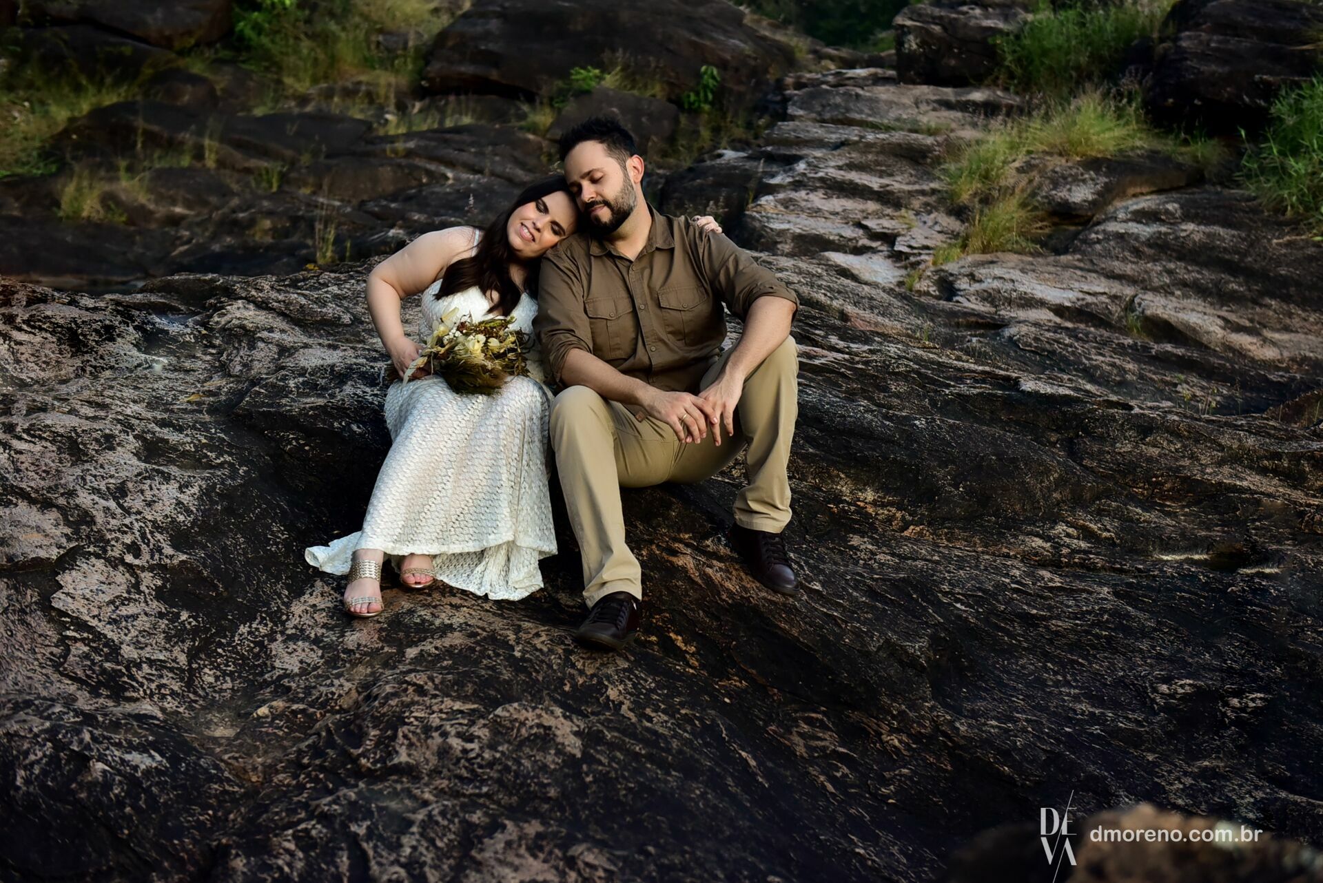 Foto Um ensaio de pre-casamento lindo em Caconde para Pricila e Alfonso Foto Um ensaio de pre-casamento lindo em Caconde para Pricila e Alfonso - Imagem 18