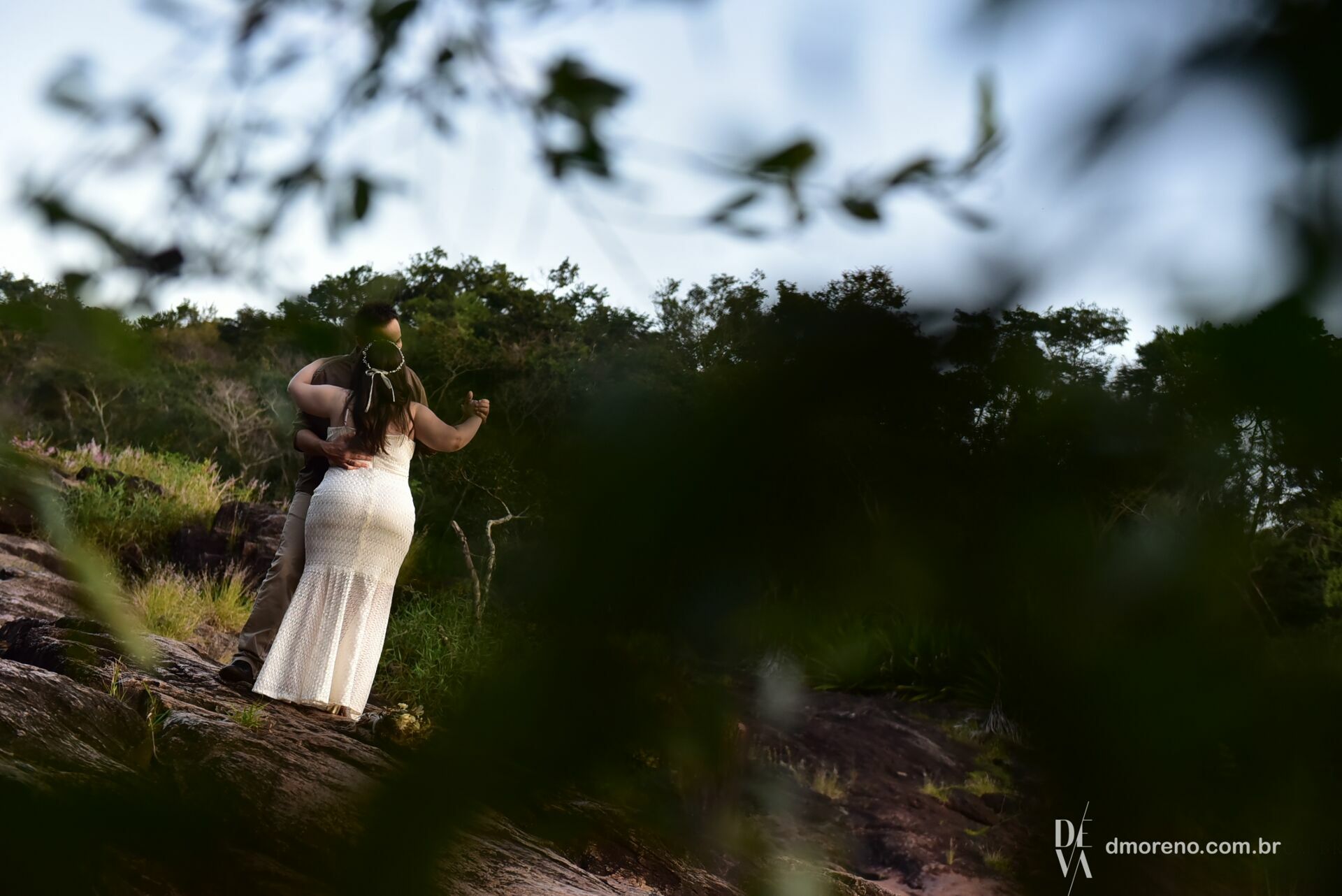 Foto Um ensaio de pre-casamento lindo em Caconde para Pricila e Alfonso Foto Um ensaio de pre-casamento lindo em Caconde para Pricila e Alfonso - Imagem 12
