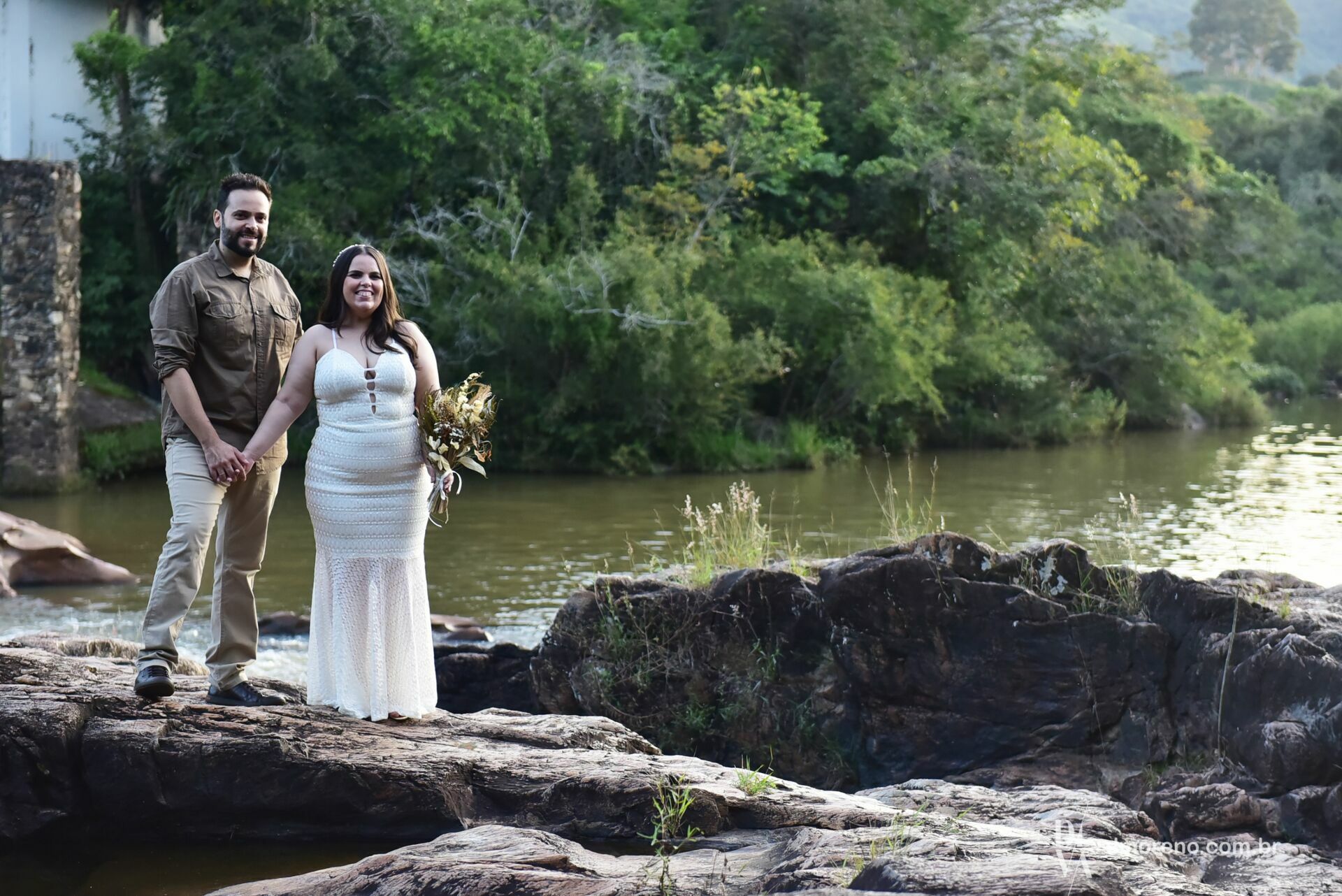 Foto Um ensaio de pre-casamento lindo em Caconde para Pricila e Alfonso Foto Um ensaio de pre-casamento lindo em Caconde para Pricila e Alfonso - Imagem 22