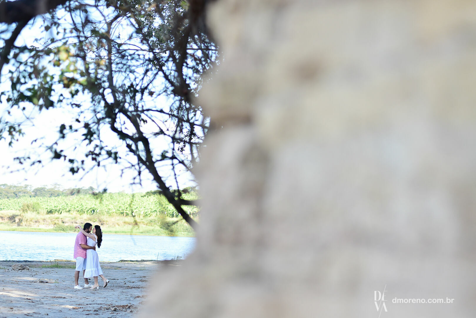 Foto Quando rio parece praia durante ensaio de pré-casamento Foto Quando rio parece praia durante ensaio de pré-casamento - Imagem 2
