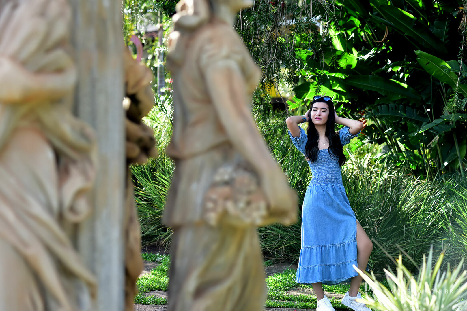Foto Um lindo ensaio para debutante Mariella Hayashi Foto Um lindo ensaio para debutante Mariella Hayashi - Imagem 2