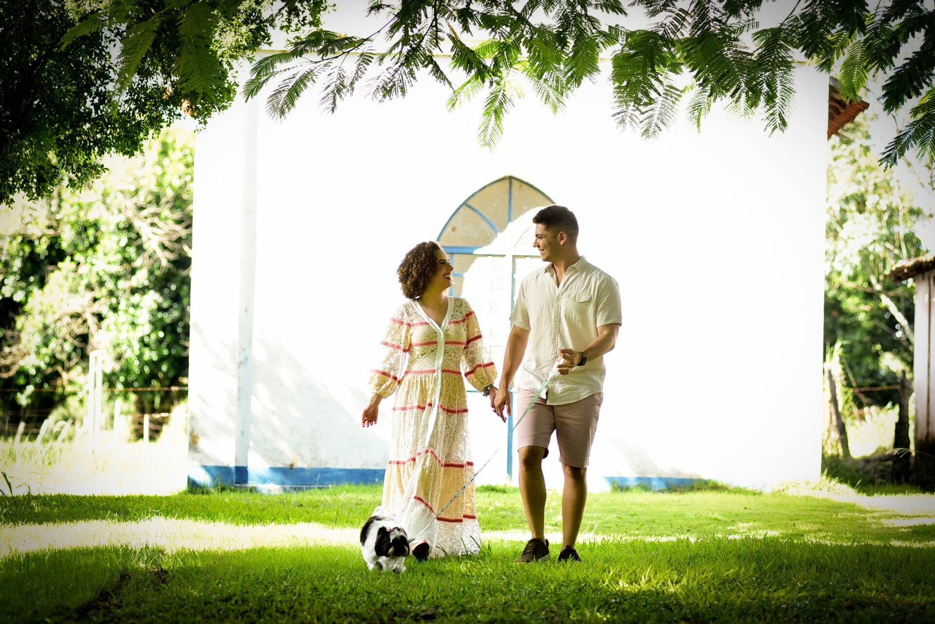 Foto Ensaio de casal com pet na fazenda centenária para Ana Flávia e Lenon - Imagem 22